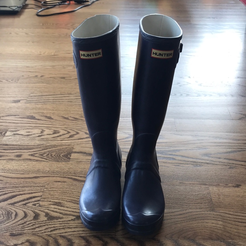 Hunter boots. Size 7. Dark purple.